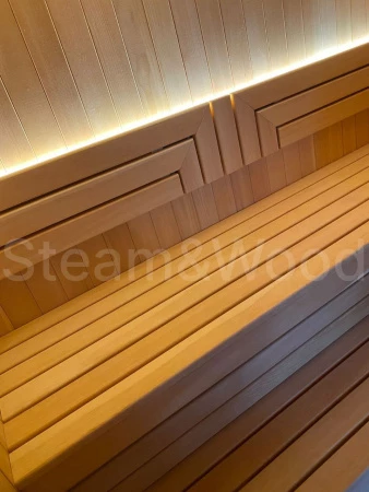 Трехместная угловая финская сауна Luxury из кедра